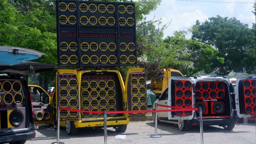 250 bin liral�k araca 1,5 milyonluk ses sistemi d��etti