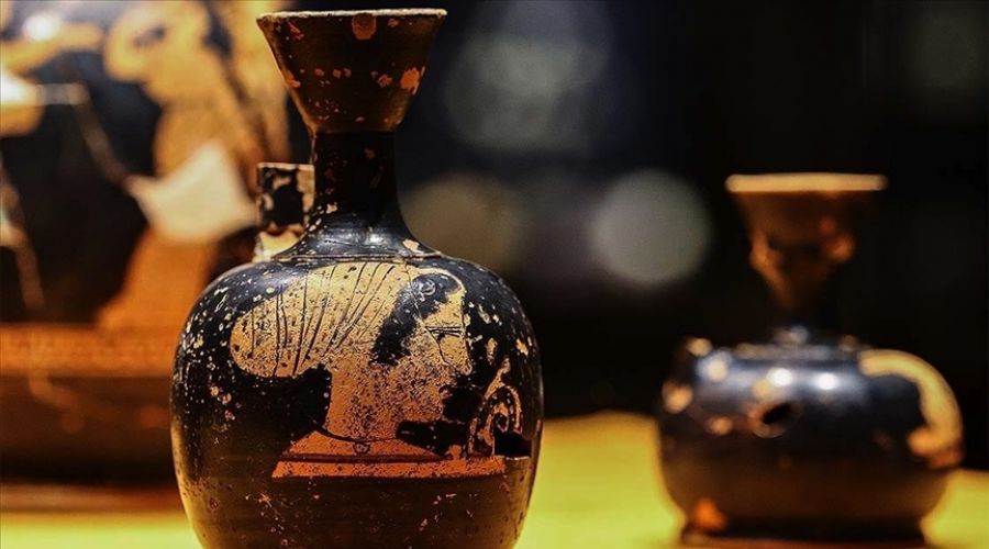 2600 y�ll�k parf�m �i�eleri  