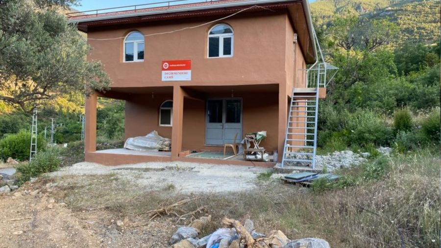 30 y�ld�r imam bekliyorlar