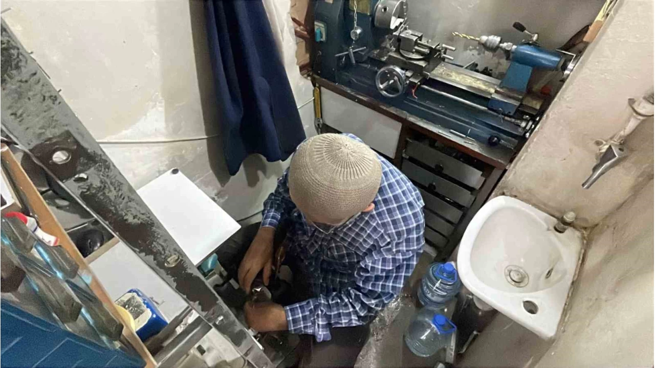 4 metrekarelik dükkana 28 yıl sığdıran usta