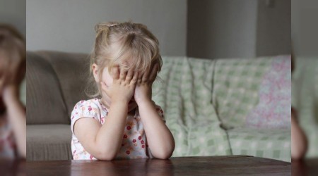 4 yetişkinden biri çocukken şiddet görmüş
