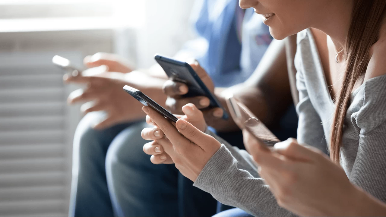 5 Saatten Fazla Telefon Kullan�m� Tehlikeye D�n���yor