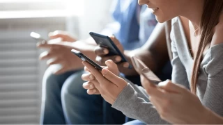 5 Saatten Fazla Telefon Kullanımı Tehlikeye Dönüşüyor