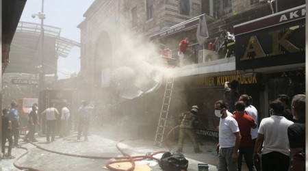 500 yıllık tarihi kapalı çarşıda korkutan yangın