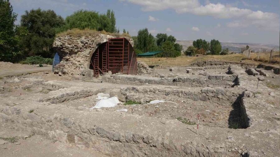 8 asırlık Selçuklu sarayı gün yüzüne çıkıyor