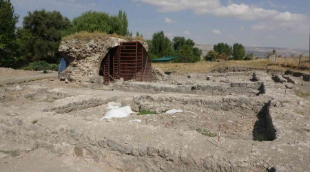 8 asırlık Selçuklu sarayı gün yüzüne çıkıyor
