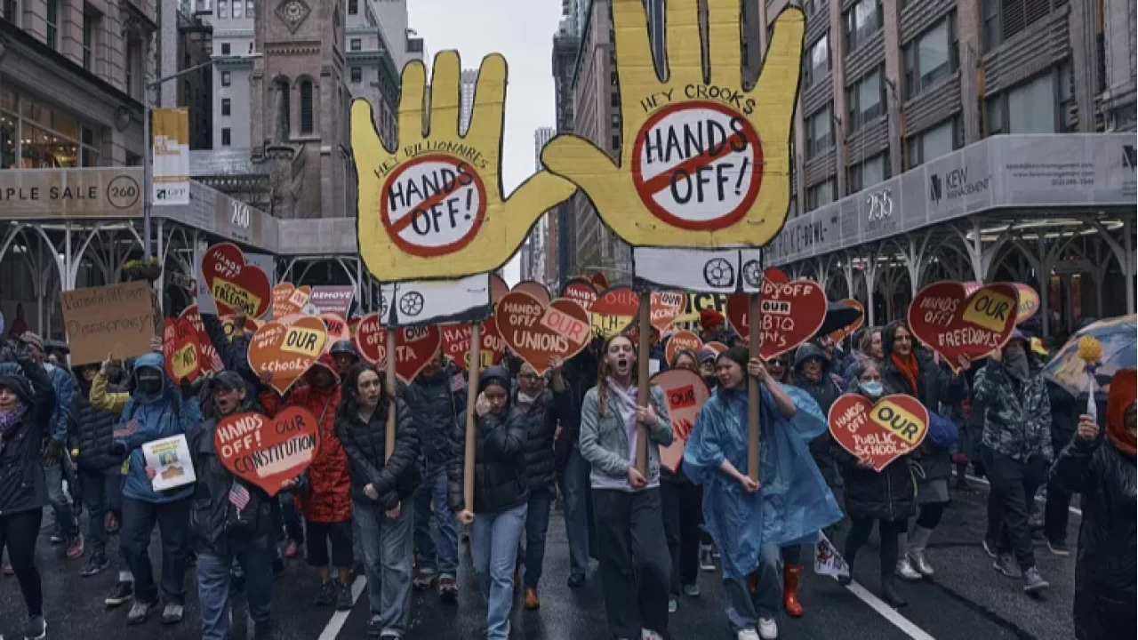 ABD'de binlerce ki�i, Trump ve Musk kar��t� protestolara kat�ld�