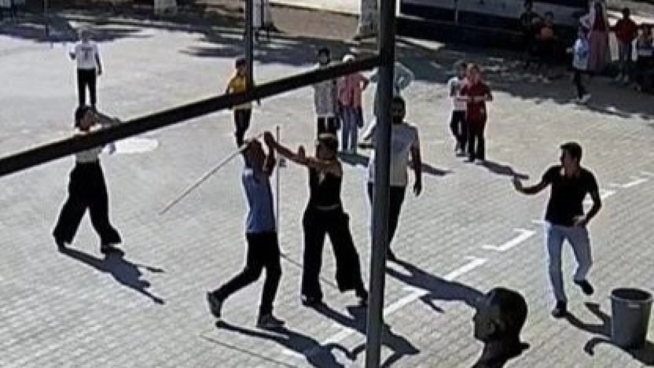 Adana'da 5 ��retmene sald�ran a�abeye 8 y�l 6 ay hapis 