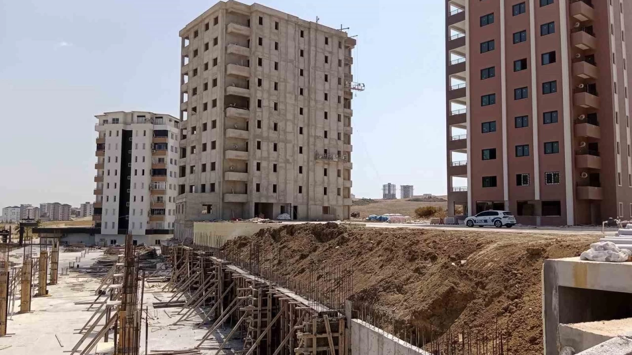 Adana'da inaatn 6'nc katndan den ii ld