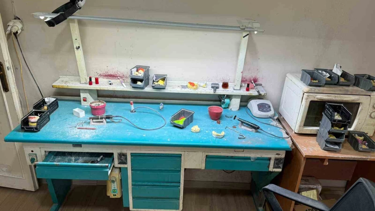 Adana'da ka�ak di� klini�ine operasyon: 7 g�zalt�