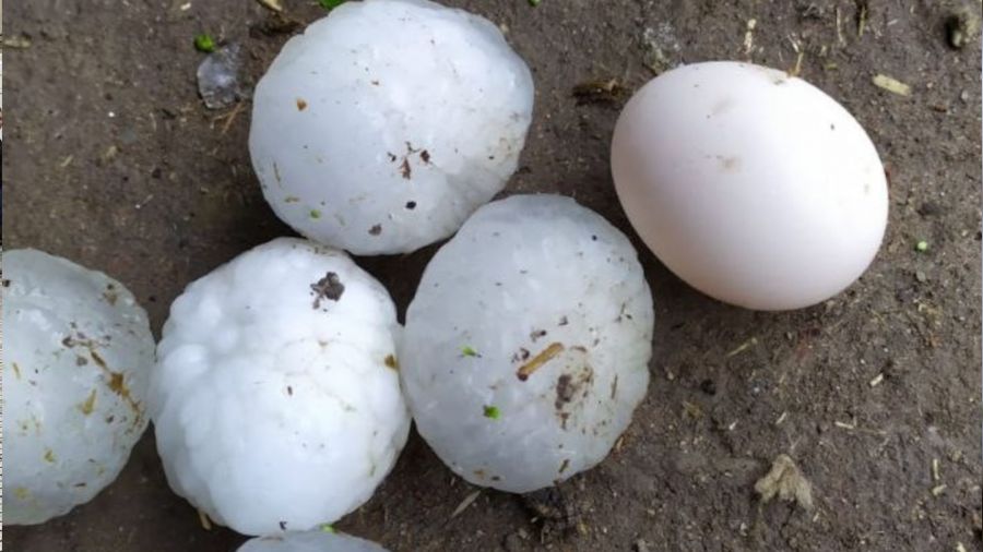 Adıyaman'da yumurta büyüklüğünde yağan dolu şaşkına çevirdi