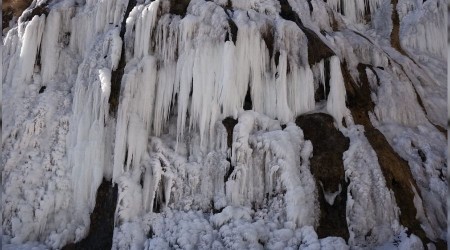 Ağlayan kayalar, buz tuttu