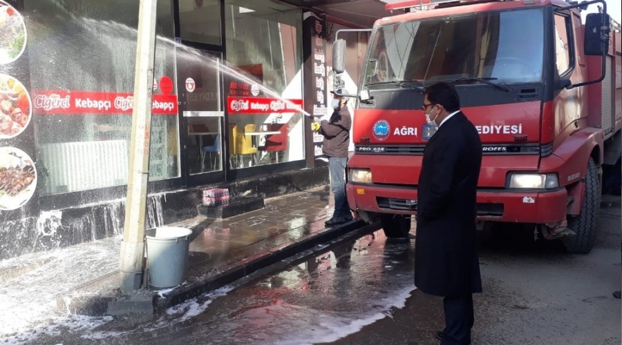 Ağrı'da caddeler sabunlu su ile yıkanıyor