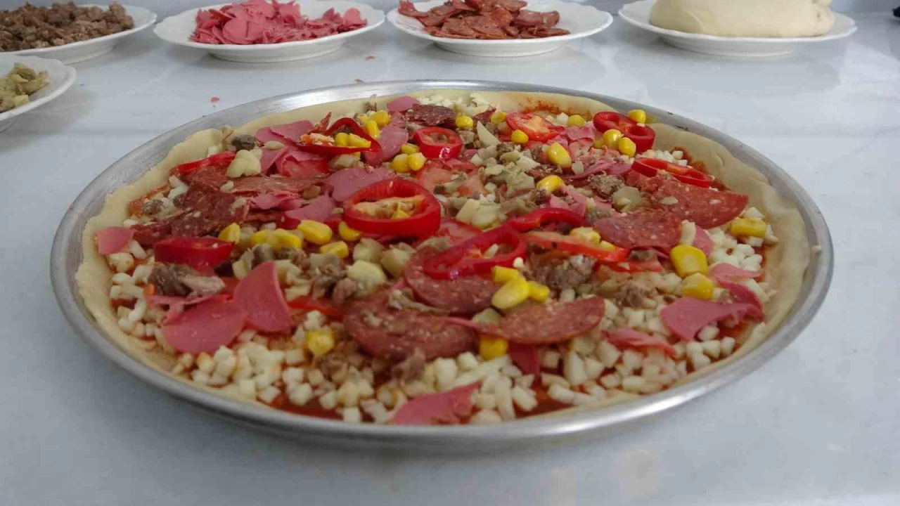 Akçadağ'ın yeni gözdesi: İnce hamurlu pizza