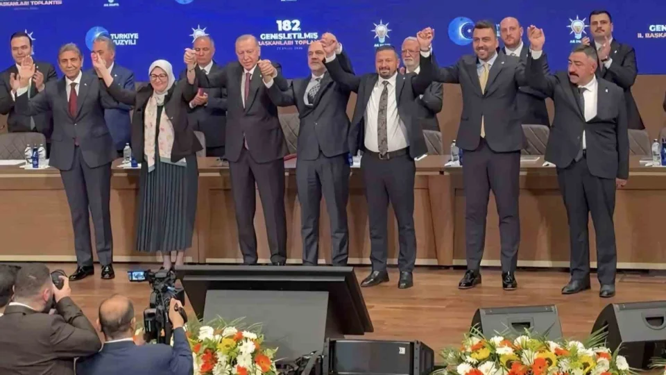 AKP transfere doymuyor!!!