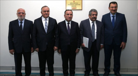 AKP'den başörtüsü referandumu yoklaması