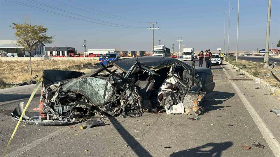 Aksaray'da feci kaza: 2 �l�, 2 a��r yaral�