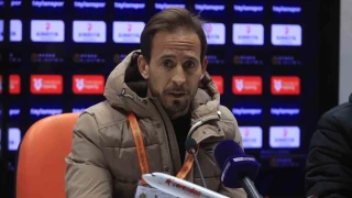 Alanyaspor Teknik Direkt�r Pereira: '�kinci yar� ne yapaca��m�z� unuttuk'