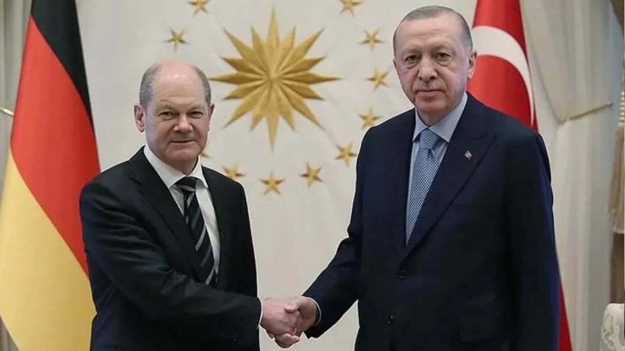 Almanya Ba�bakan� Scholz, Erdo�an'� Berlin'e davet etti