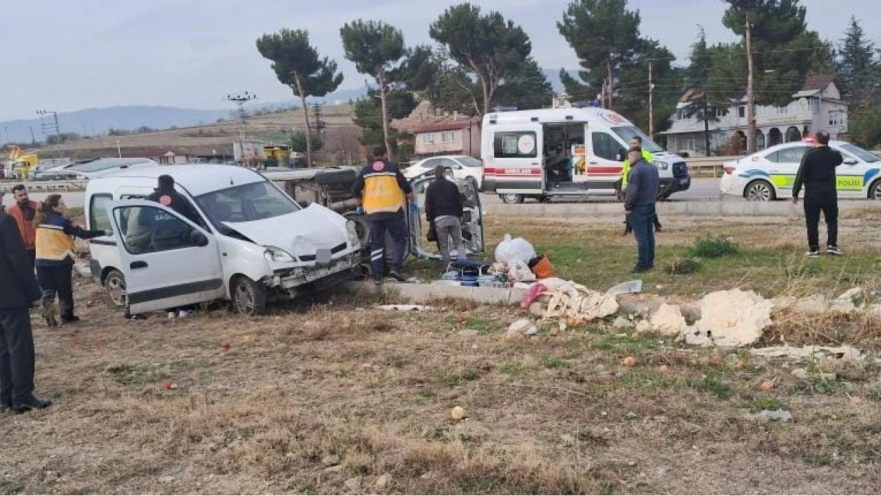 Amasya'da kamyonetler çarpıştı: 4 yaralı