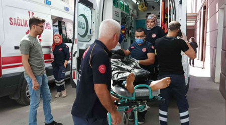 Ampulü değiştirirken akıma kapılarak yaralandı