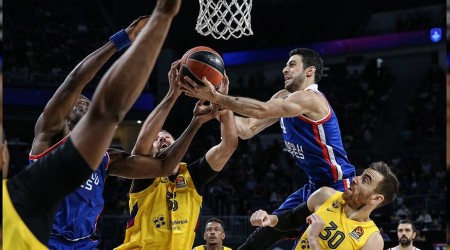 Anadolu Efes zor deplasmanda