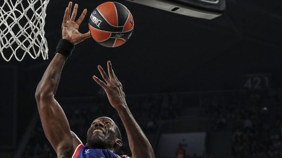 Anadolu Efes'e �spanyol konuk