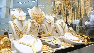 Ankara Kuyumcular ve Saatçiler Odası Başkanı Sönmez, piyasada daha düşük fiyata satılan ve orijinalinden ayırt edilmesi zor olan ikinci baskı altınlara karşı tüketicileri dikkatli olmaları konusunda uyardı