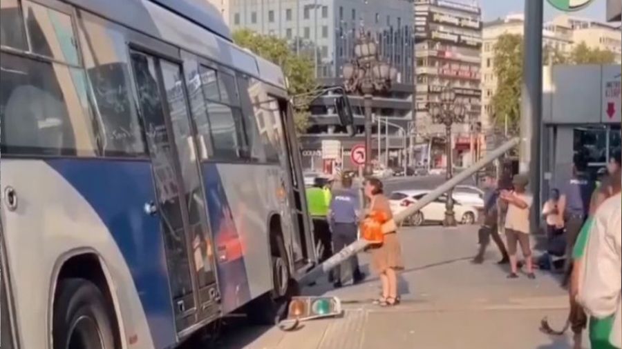 Ankara'da EGO otob�s�n�n �arpt��� direk vatanda��n �zerine d��t�