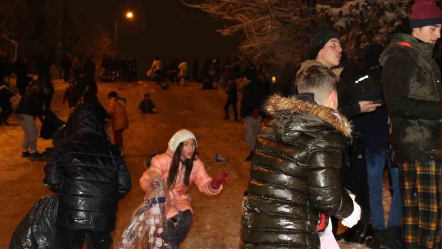 Ankara'da kar�n keyfini �ocuklar� ��kard�
