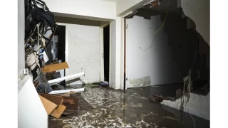   Ankara'da saanak nedeniyle duvar ken binada 1 kii yaraland