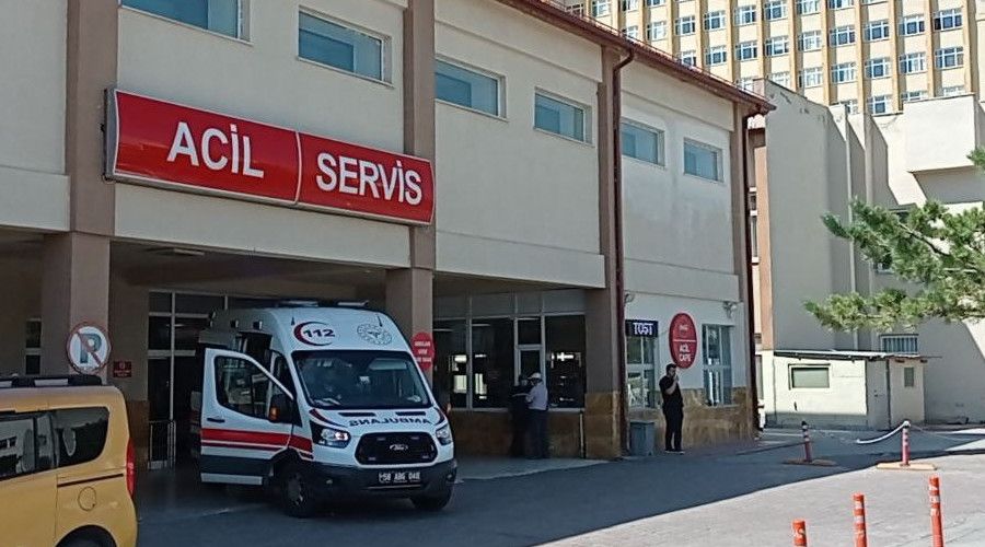 Annesinin elinden seken kur�un g��s�ne sapland�