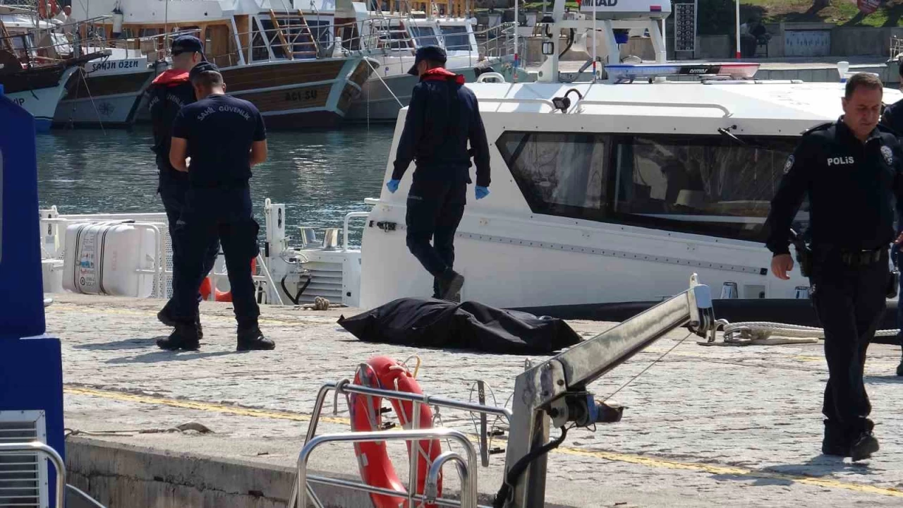 Antalya'da deniz yüzeyinde erkek cesedi bulundu