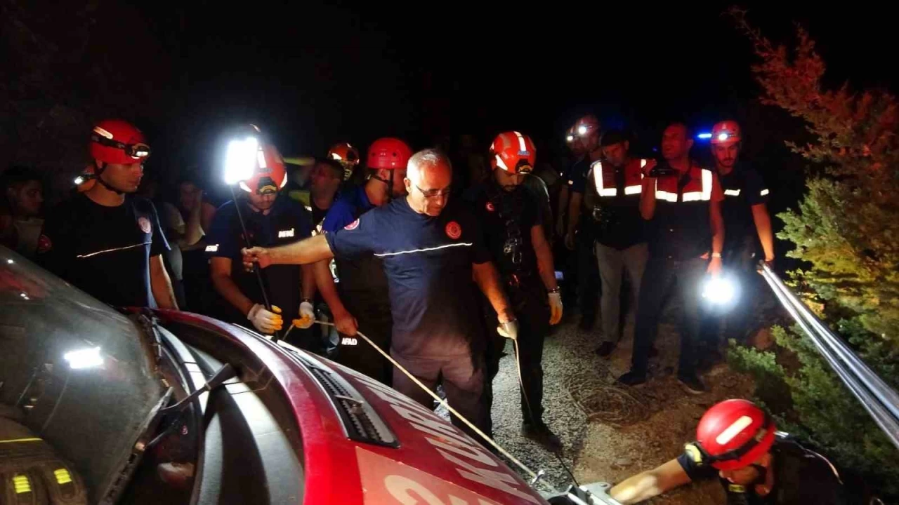 Antalya'da feci kaza: Kar-koca hayatn kaybetti