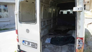 Arnavutköy'de terk edilmiş araçlar mahallelinin korkulu rüyası