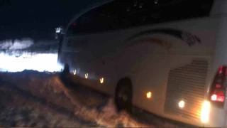 Artvin'de otobüs kara saplandı, yolcular mahsur kaldı