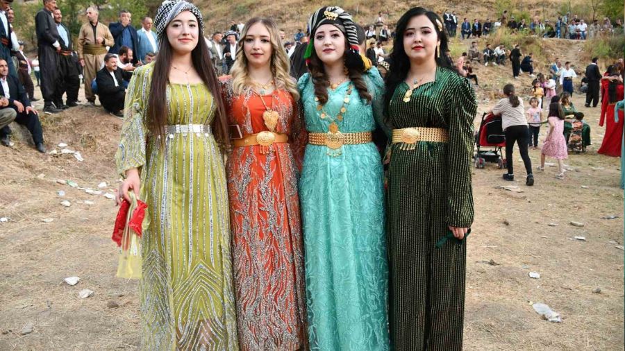 Aşiret düğünlerde yöresel kıyafet giymek artık zorunlu