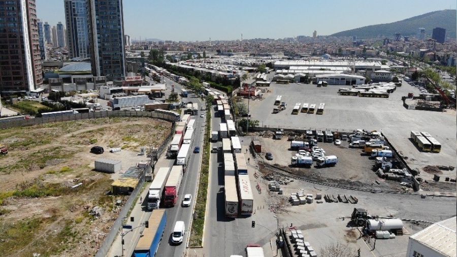 Ataşehir'in bitmeyen çilesi: Gümrükte tır kuyrukları