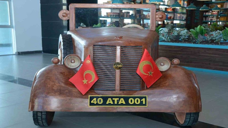 Atat�rk'�n bindi�i otomobili ah�aptan yapt�