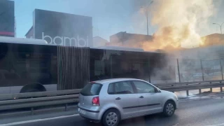 Avcılar'da metrobüste yangın paniği