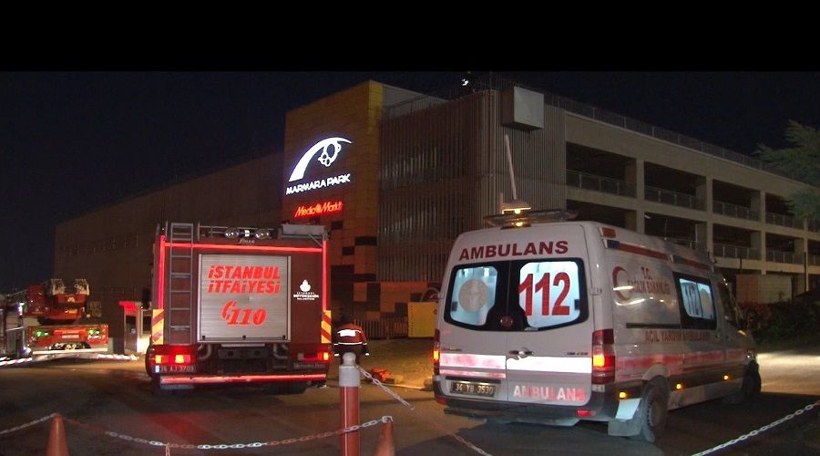 AVM çatısında intihar girişimi