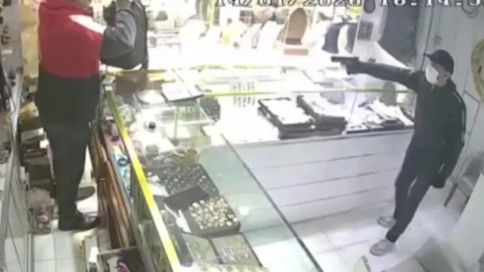 Bah�elievler'de silahl� kuyumcu soygunu