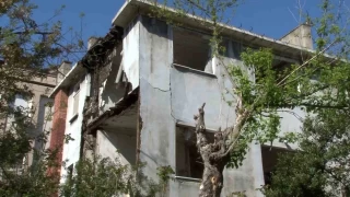 Bakrky'de bir binada ksmi kme meydana geldi