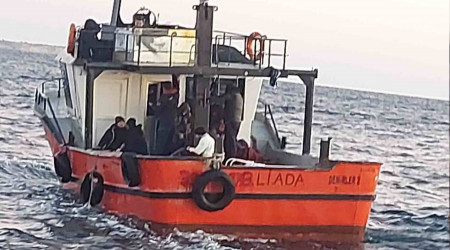 Balıkçı teknesinde 68 kaçak göçmen yakalandı