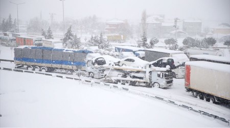 Balıkesir-Susurluk yolunda kalan araçlar için bariyerler kesildi