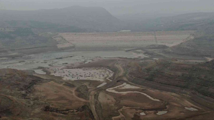 Barajda adeta bir damla su kalmadı