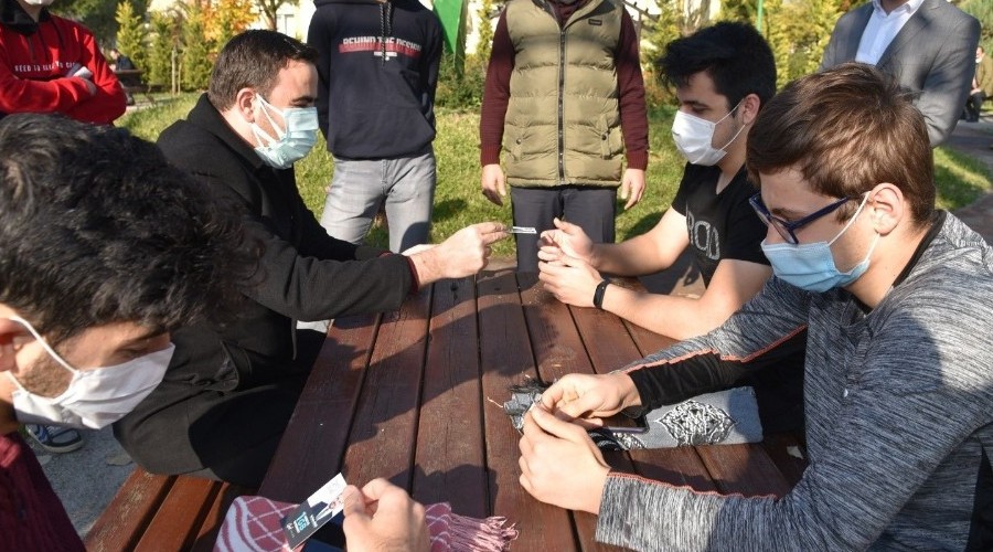 Başkan Özlü'den gençlere internet hediyesi