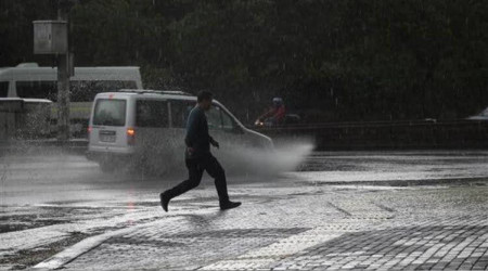 Başkentte sağanak hayatı olumsuz etkiledi