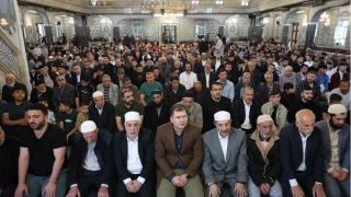 Bayram namazında camiler doldu
