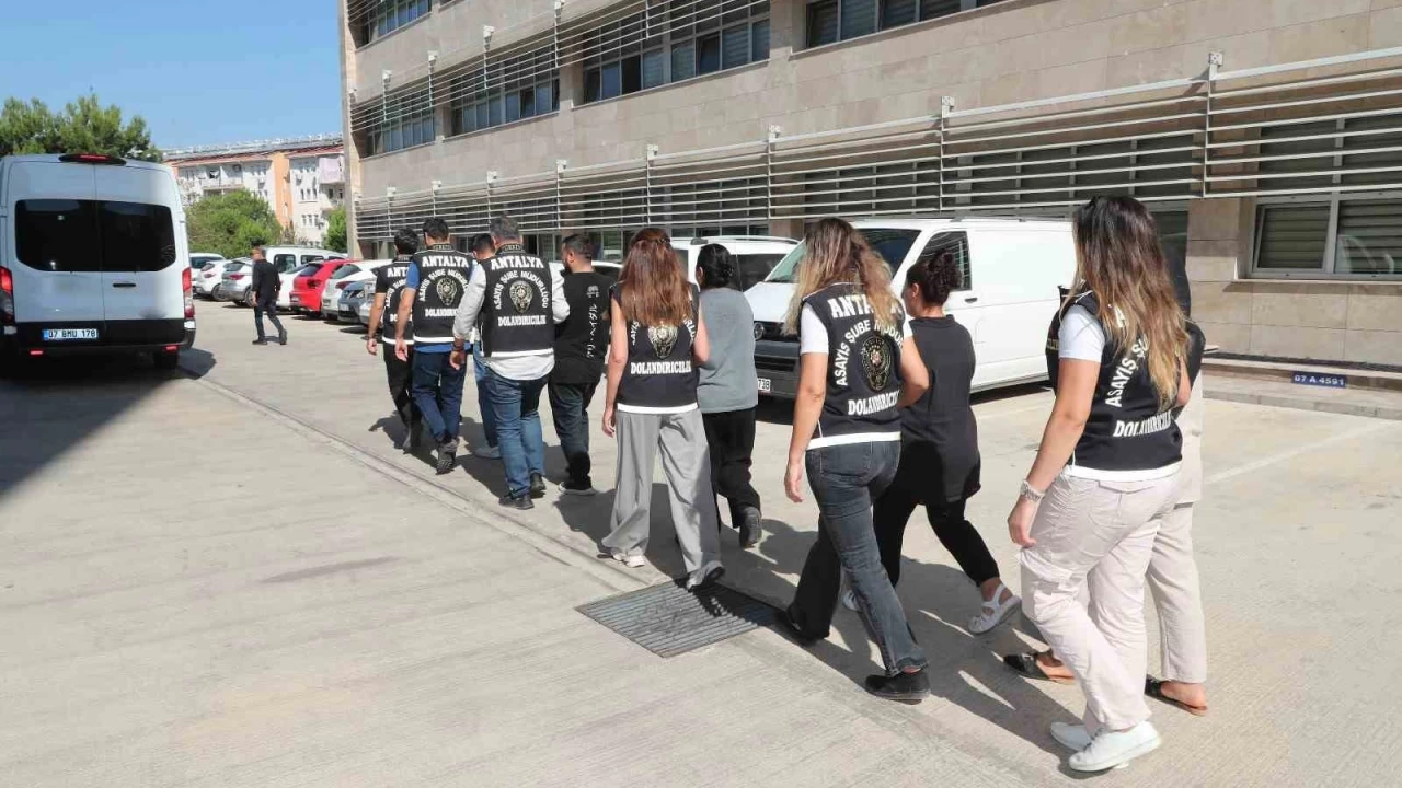 'Beyaz e�ya tamircisiyiz' deyip 6 milyon liral�k vurgun yapt�lar